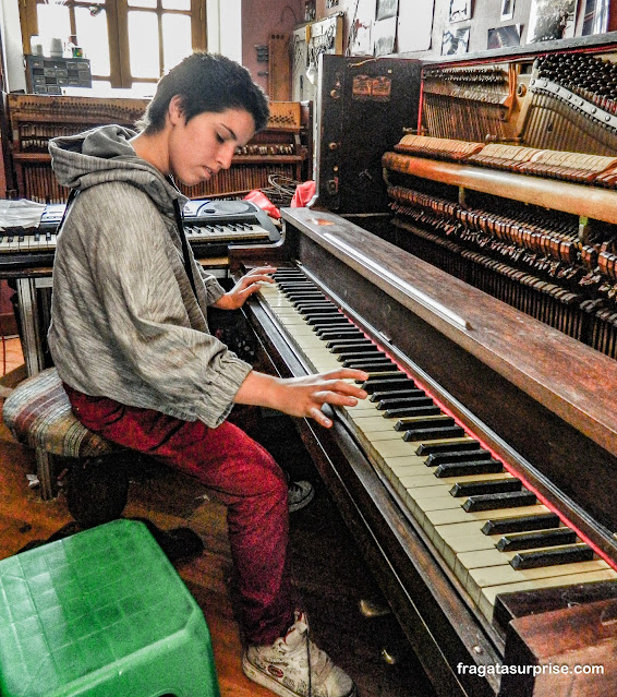 Oficina de conserto de pianos em Quito no Equador