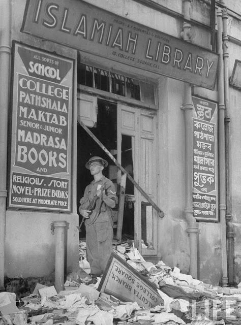 British+infantryman+standing+guard+at+Islamic+bookshop+in+predominantly+Hindu+area+after+bloody+rioting+between+Hindus+and+Muslims