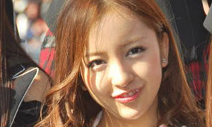 AKB48 Tomomi Itano merilis singlesolonya pada Januari 2011