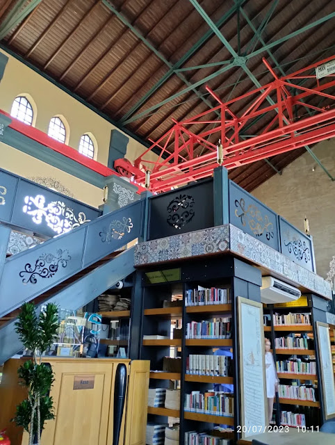 مقهى Nevmekan Bağlarbaşı للكتاب في اسطنبول