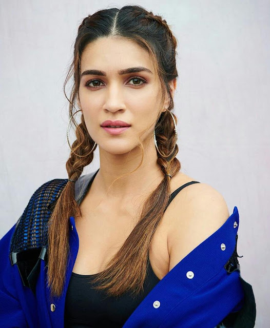 Kriti Sanon looking sexy in blue dress