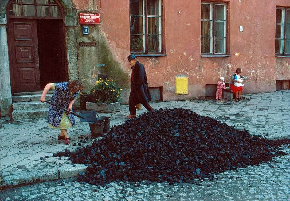 Mesmerizing Photos Capture Daily Life In Poland Back In The Early 1980s