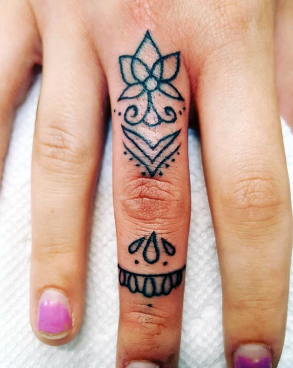 The black ink tattoo design is really awesome and nice looking for female index finger