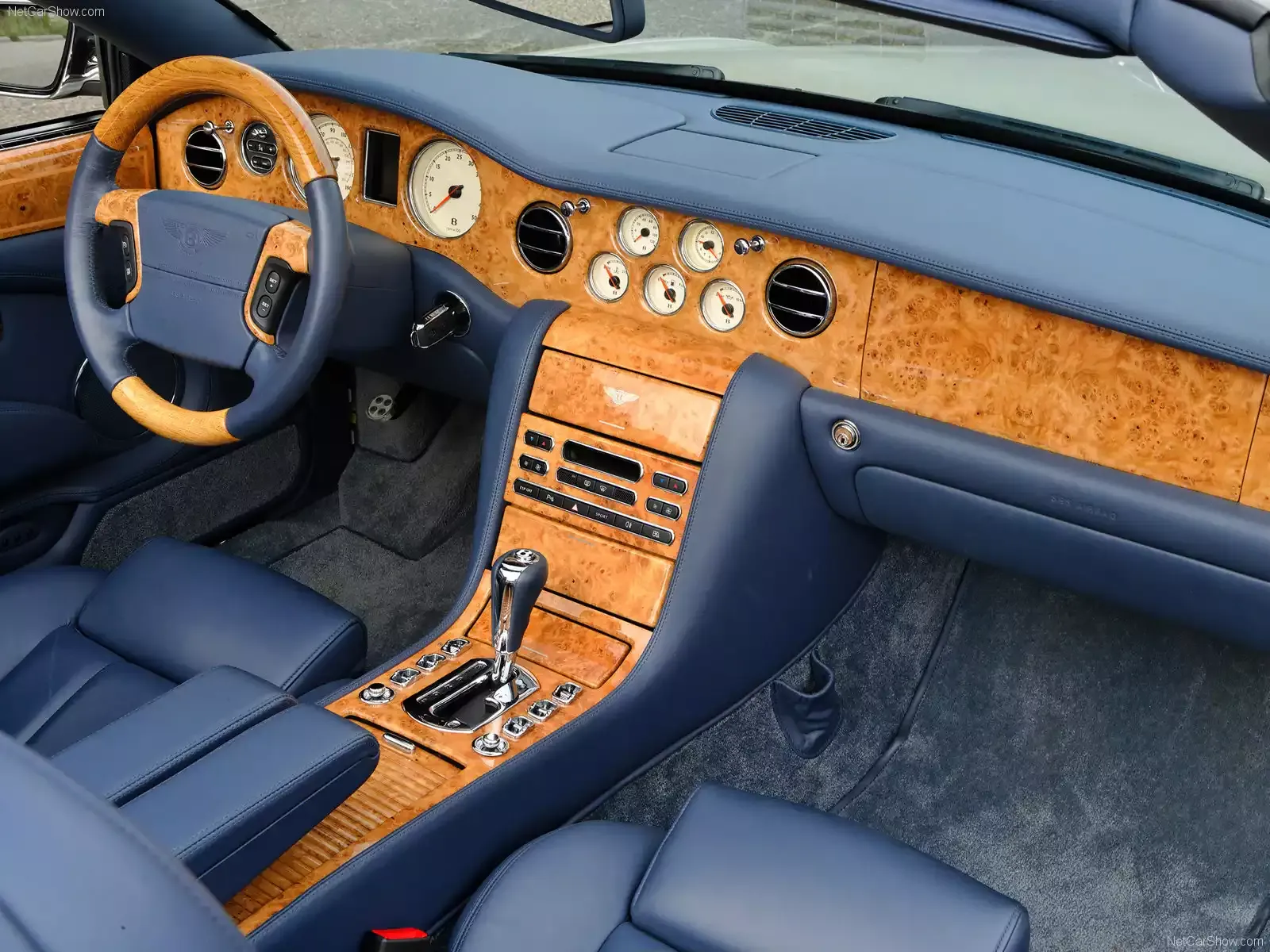 Hình ảnh xe ô tô Bentley Azure 2006 & nội ngoại thất