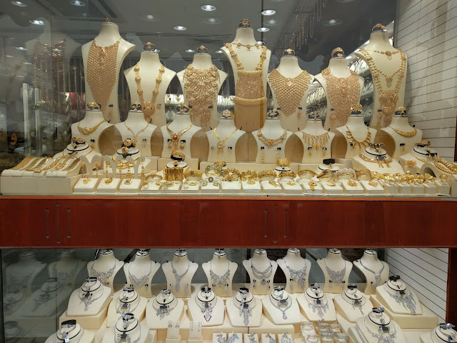 Изделия из золота на Gold Souk Dubai