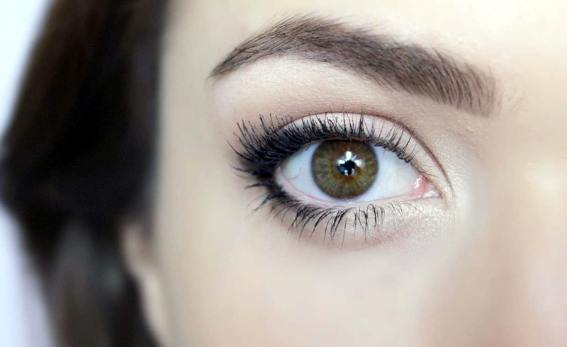  Beauty Trick Will Make Eyes Look Bigger and Brighter on Wedding Day