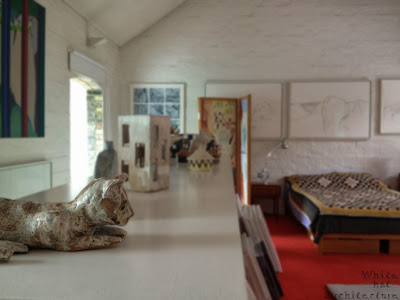 Vista interior de la alcoba de Artchive - Philip Hughes Studio via blog White Hat Architecture 