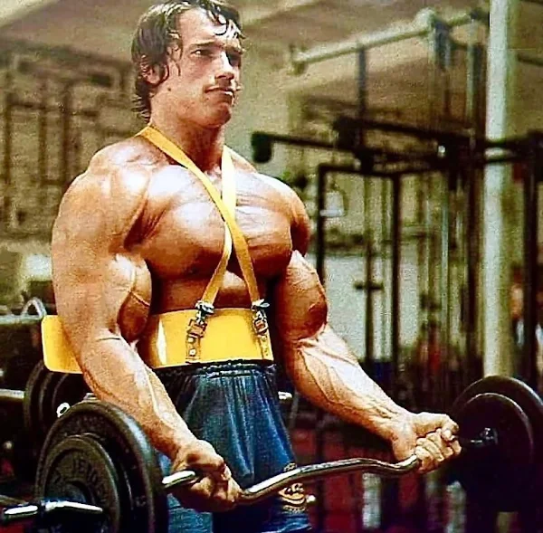 Arnod training in 1975 in Gold gym