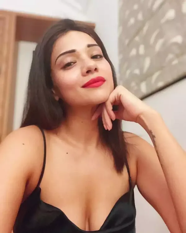 megha gupta cleavage hot selfie indian actress