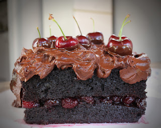 Tarta de chocolate negro y cerezas receta