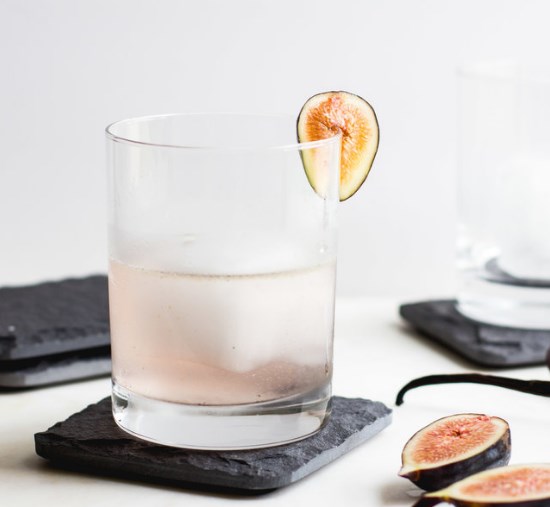 FIG, VANILLA BEAN + GIN COCKTAIL #drinks #vodka