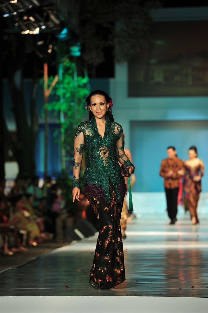  Model  Baju Kebaya Modern  Anne Avantie Kumpulan Model  