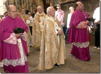 Canizares_preside_Procesion_Curpus_Christi_Toledo