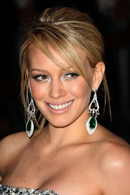 Hilary Duff Celebrity Hair Cut With Trend Short Hair style