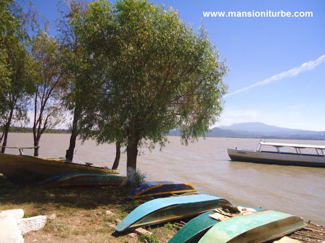 Lago de Pátzcuaro visto desde la Isla de Janitzio en Michoacán