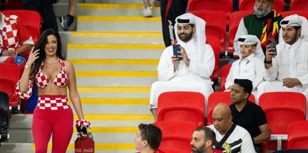 ملكة جمال كرواتيا إيفانا نول " Ivana Knöll " تلهب مدرجات ملاعب مونديال قطر 2022 وتشعل محركات البحث العالمية ملكة جمال كرواتيا إيفانا نول " Ivana Knöll " تلهب مدرجات ملاعب مونديال قطر 2022 وتشعل محركات البحث العالمية
