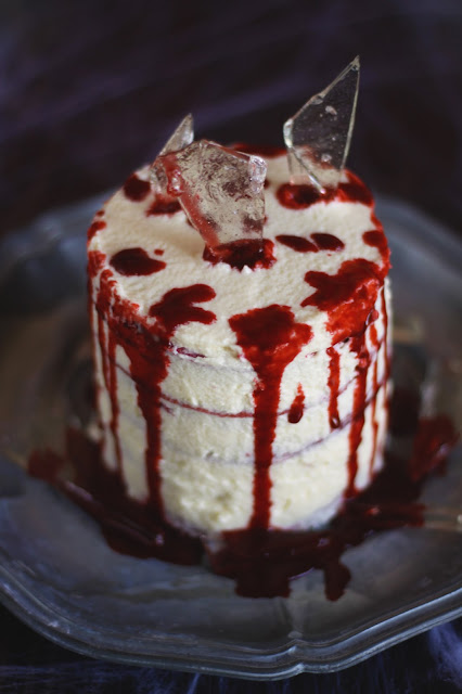 A spooky Halloween Special! Red Velvet pancakes with edible blood, homemade sugar glass and a sweet Russian buttercream. Recipe brought to you by the German food blog Pancake Stories.