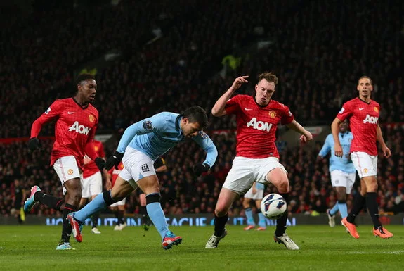 Manchester City forward Sergio Agüero scores the winning goal against Manchester United