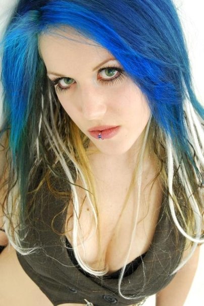 alissa white gluz. Y aún encima de tener