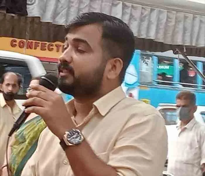 DYFI Central Committee Member M Shajar Against Akash Thillankeri, Kannur, News, DYFI, Facebook Post, Media, Criticism, Statement, Kerala.