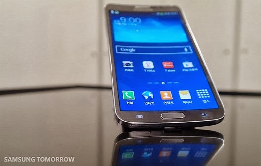 Samsung makes the curved-display Galaxy Round official !