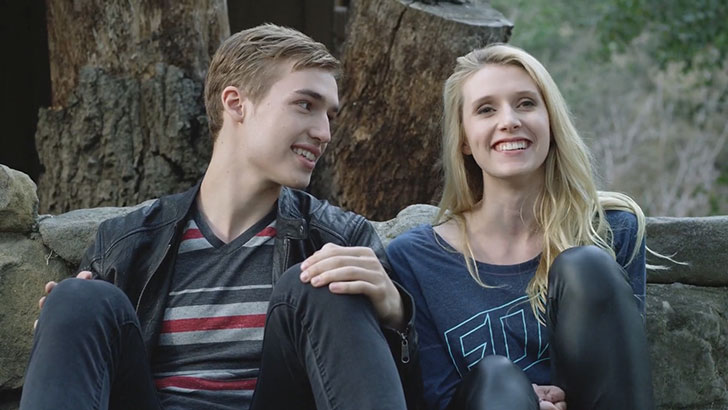 Trevor Stines e Nicole Tompkins como Brett e Hailey e Jessica no filme 'Amityville: O Terror', de Michael Angelo