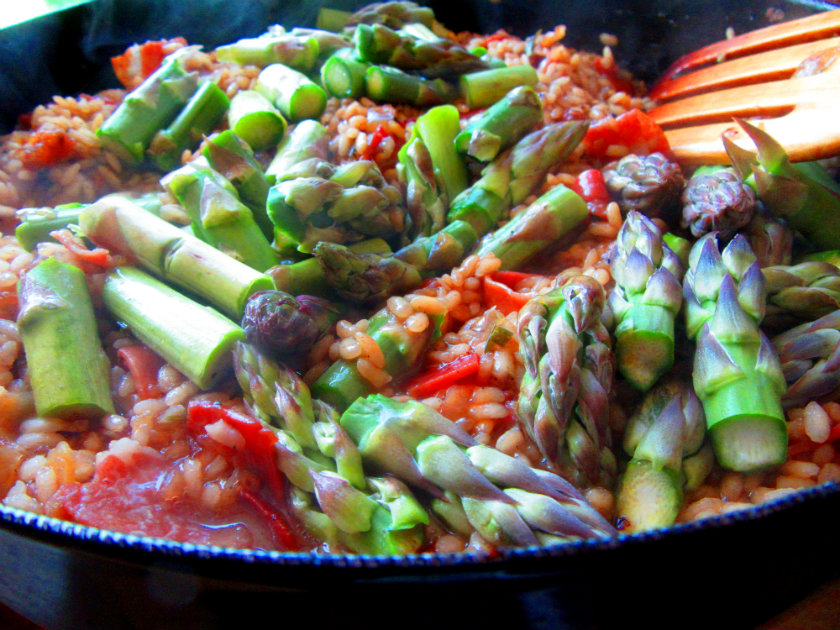 Risotto with asparagus and prosciutto by Laka kuharica: add asparagus stalk pieces and tips 