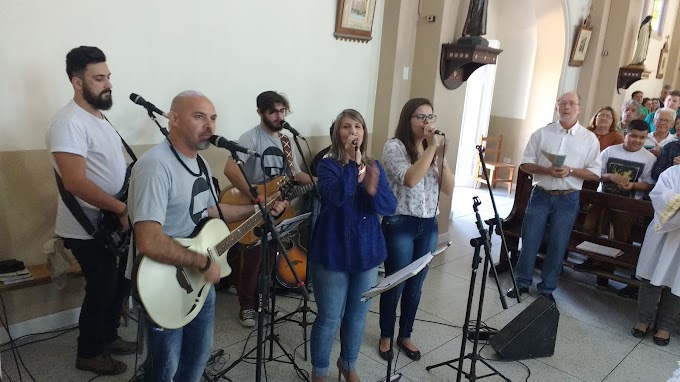 GRUPO TONS DE DEUS ANIMA CELEBRAÇÃO NO SANTUÁRIO DE ALBERTINA