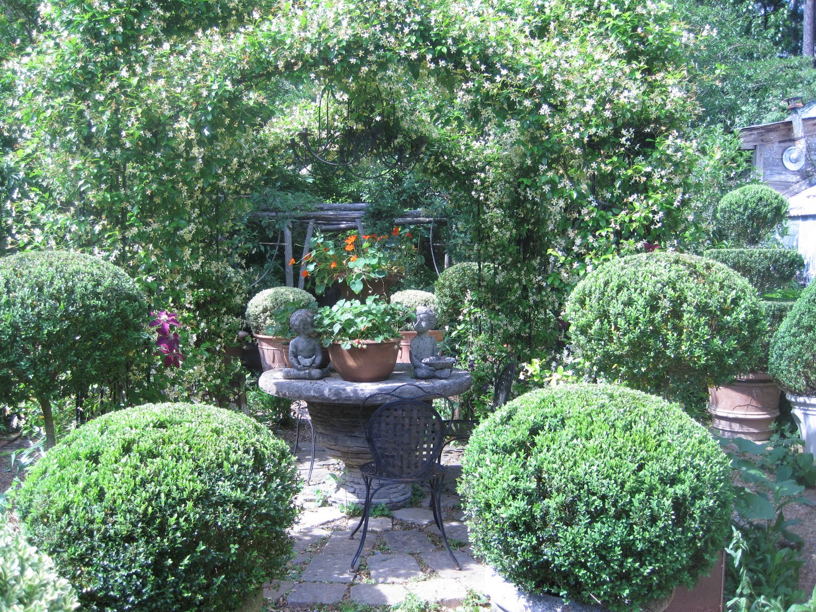 Pretty Old Houses: Ryan Gaineys Garden--Connoisseurs Garden Tour 2011