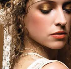 MAQUILLAJE PARA NOVIAS TONOS DORADOS peinadosymaquillajeparanovias.blogspot.com