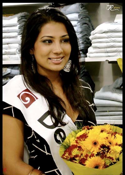 Deena TisseraSexy Girls Pictures