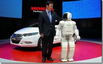 ASIMO with Honda Insight Hybrid