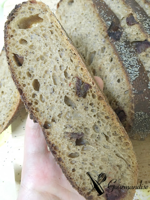 Gourmandise Poppy seeds date sourdough bread