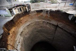 Sinkholes Guatemala on But This 300 Foot Deep Sink Hole Opened Up In Guatemala This Week
