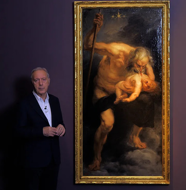 Ο καθ. Νικόλαος Χρ. Σταμπολίδης δίπλα στο έργο του Peter Paul Rubens από την έκθεση «ΝοΗΜΑΤΑ» στο Μουσείο Ακρόπολης.
