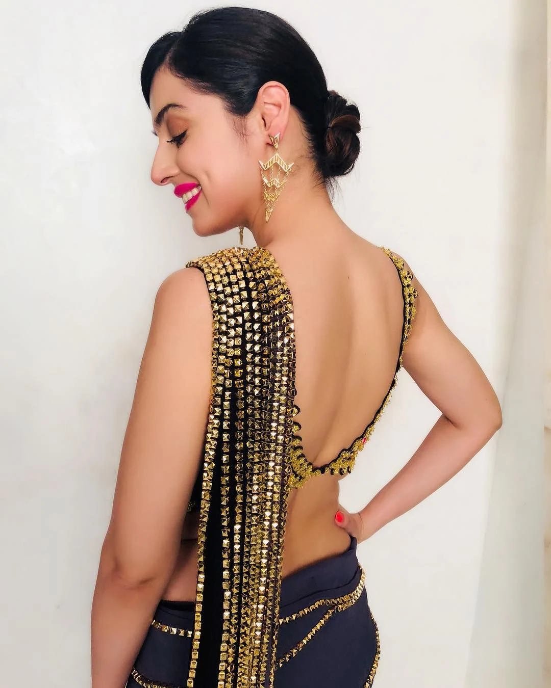 Divya Khosla Kumar backless blouse indian actress