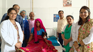 नवलगढ़(राजस्थान)- तहसील की नवलडी निवासी ग्यारसी देवी पिछले 10 वर्ष से बच्चेदानी व पेशाब की थैली शरीर से बाहर आने के कारण परेशान थी। इस समस्या से रोगी को चलने-फिरने में परेशानी थी व बार-बार पेशाब का संक्रमण हो रहा था।  इसका जिला अस्पताल नवलगढ़ में प्रसूति चिकित्सकों डॉ० नेहा चौधरी व डॉ० पूनम मूहाल के नेतृत्व में चिंरजीवी योजनान्तर्गत जटिल वेजायनल हिस्ट्रेक्टॉमी (Vaginal Hysterectomy) का ऑपरेशन किया गया। टीम में निश्चेतक चिकित्सक डॉ० सुनिल सैनी, डॉ० पंकज मीणा, डॉ० प्रवीण शर्मा तथा नर्सिंग ऑफिसर जगदीश पारीक व सुनिल ऐचरा शामिल रहे।