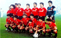 R. C. D. MALLORCA - Palma de Mallorca, España - Temporada 1988-89 - García Cortés, Sala, Endika, Vulic y Ezaki; Nadal, Pedraza, Rivas, Parra, Vidal y Álvaro - R. C. D. MALLORCA 2 (Nadal y Vidal), R. C. D. ESPAÑOL DE BARCELONA 0 - 02/07/1989 - Promoción de ascenso a 1ª - Palma de Mallorca, estadio Luis Sitjar - El R. C. D. MALLORCA consigue el ascenso al superar el 1-0 de la ida