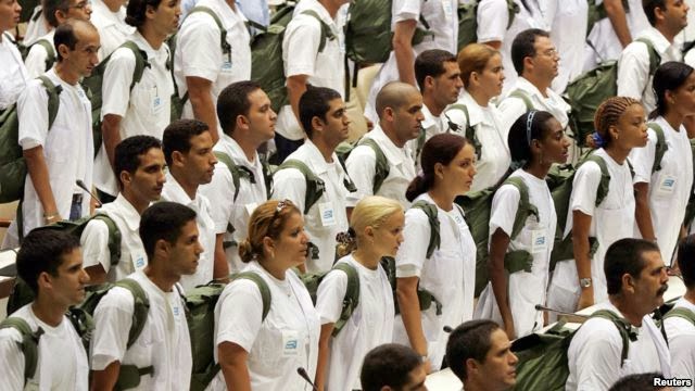 Cuba pede a Namíbia mais dinheiro por seus médicos