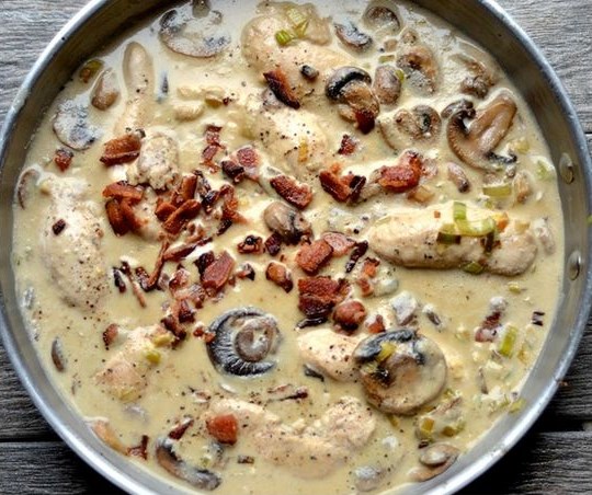 CREAMY MAPLE DIJON CHICKEN WITH BACON (PALEO) #Paleo #Chicken