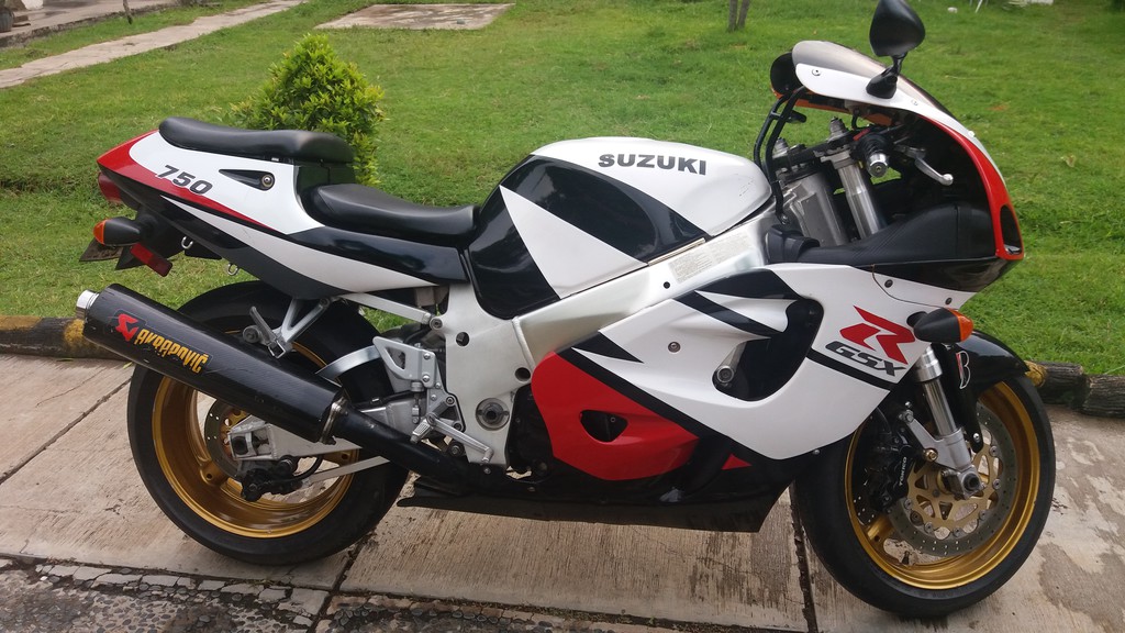 Yang Hobi Moge Bekas Nih GSXR Srad 750 Suzuki 1998 