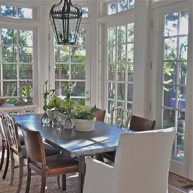 Breakfast dining area in California beach cottage in Santa Monica by Giannetti Home