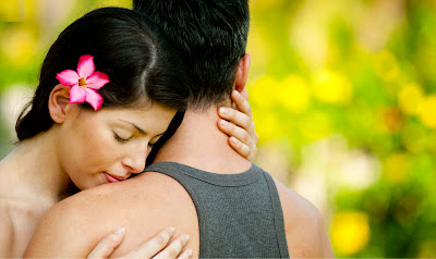 Beautiful-Hug-Love-Couple-Walpaper