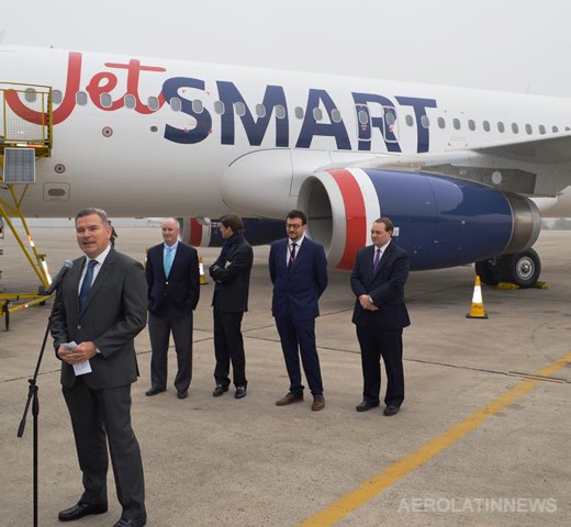 Inicia aerolínea de bajo costo JetSmart operaciones en Chile