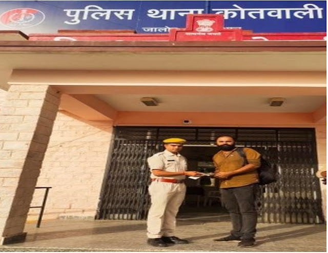 Deployed constable returned the unclaimed bag and original documents to the owner and showed honesty