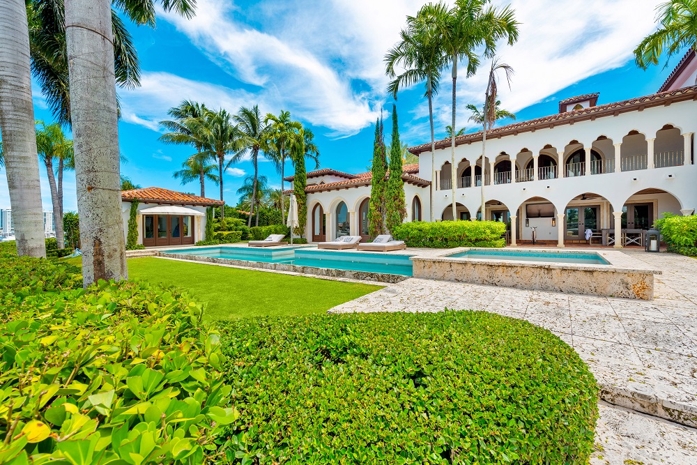 CHER'S SUNNING LA GORCE ISLAND MANSION