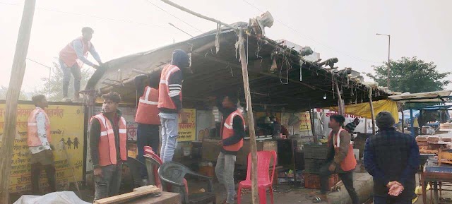 नगर निगम अमला और पुलिस की मौजूदगी में जिला अस्पताल ट्रामा सेंटर के सामने से हटाया गया अतिक्रमण