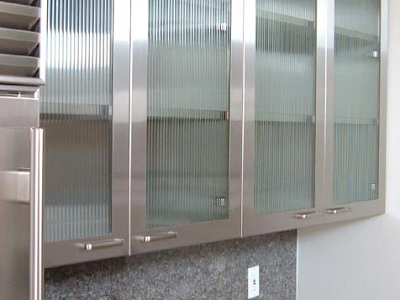 Kitchen Cabinet Door Glass Inserts on Fluted Glass Insert  As Seen In The Stainless Steel Cabinets Above