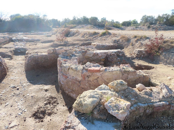 La Pineda - Villa romana y búnkeres / Vila Romana i búnquers