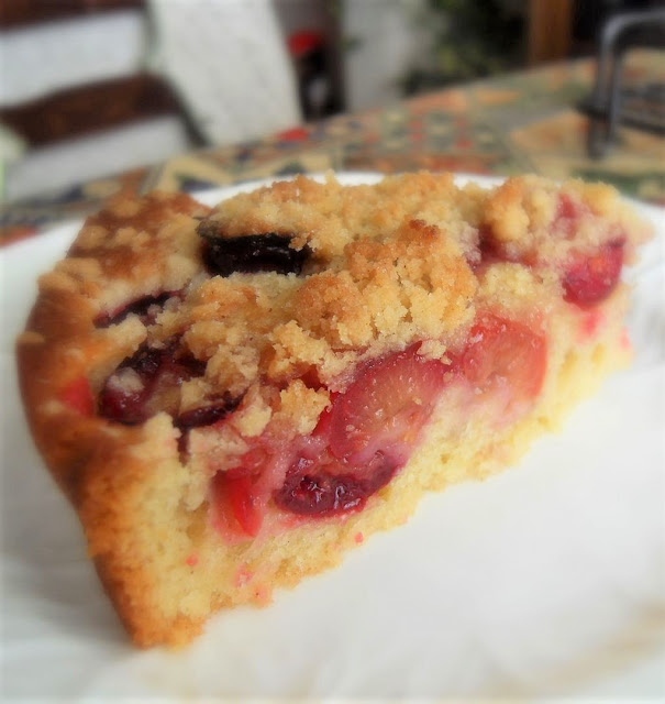 Cherry Crumble Cake